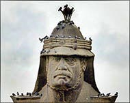 Saddam statue